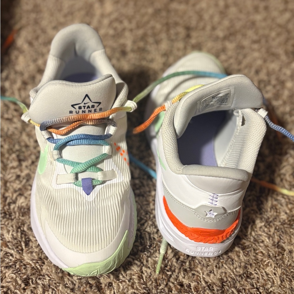 Nike White and Blue Sneakers Star Runner 04 size 3.5 BIG Kids